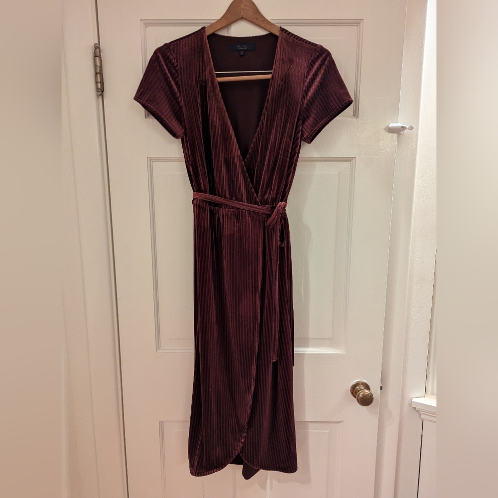 Women's burgundy Rachel Roy dress. Small
